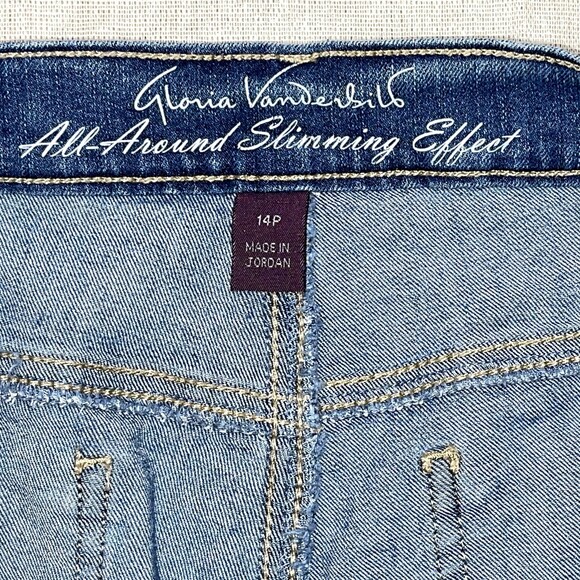 Gloria Vanderbilt | Petite Embroidered Amanda Capri | 14P - Picture 6 of 9